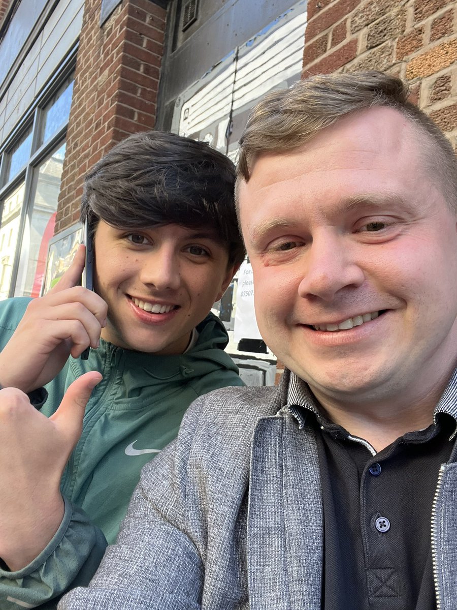 DjBassically28's tweet photo. Nice to bump in to this legend again nice to meet you again https://t.co/w2vg7tls6p