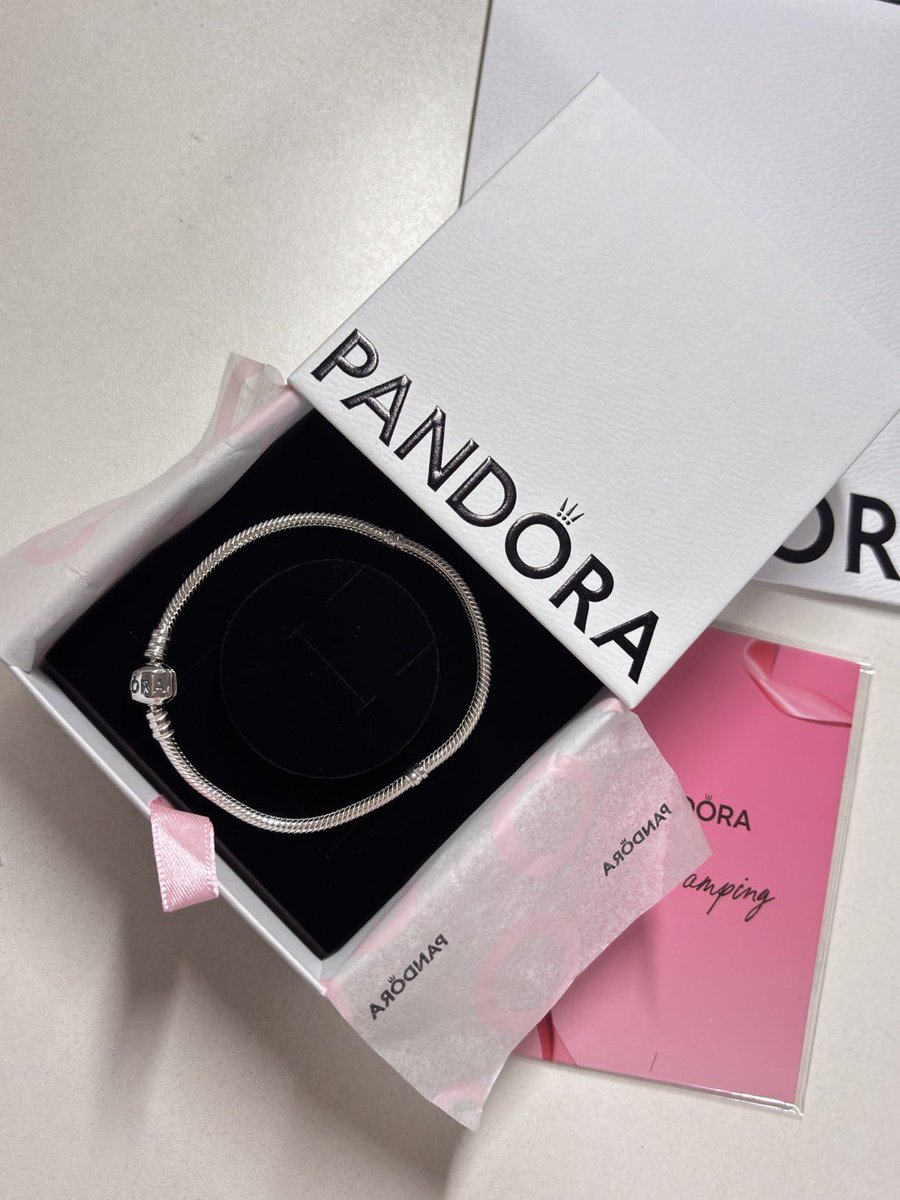 pchom0's tweet image. wts | ขาย

pandora moments snake chain size 20 cm
2100฿ พร้อมการ์ด (ซื้อมาผิดไซส์ยังไม่เคยใส่)

#Pandora #PandoraUnlockLovewithKengNamping