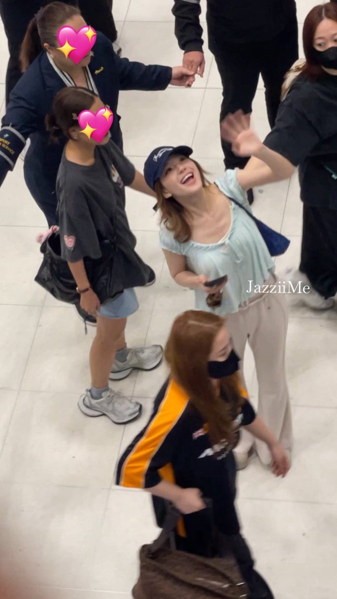 JazziiMe's tweet photo. เพื่อรอยยิ้มนึ้ คุ้มแล้ววววว

#WelcomeZhaoLusiToThailand
#จ้าวลู่ซือมาเสิร์ฟที่ไทยแล้ว
#จ้าวลู่ซือ
#ZhaoLusi https://t.co/x9x84BrBcL