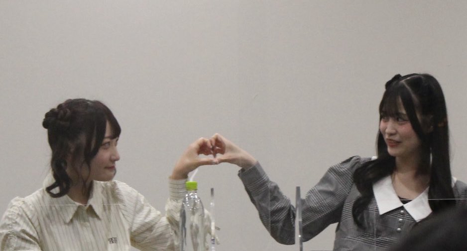 仲睦まじそうなかえにゃんとつー #サンダルだぜ プレミアムファン