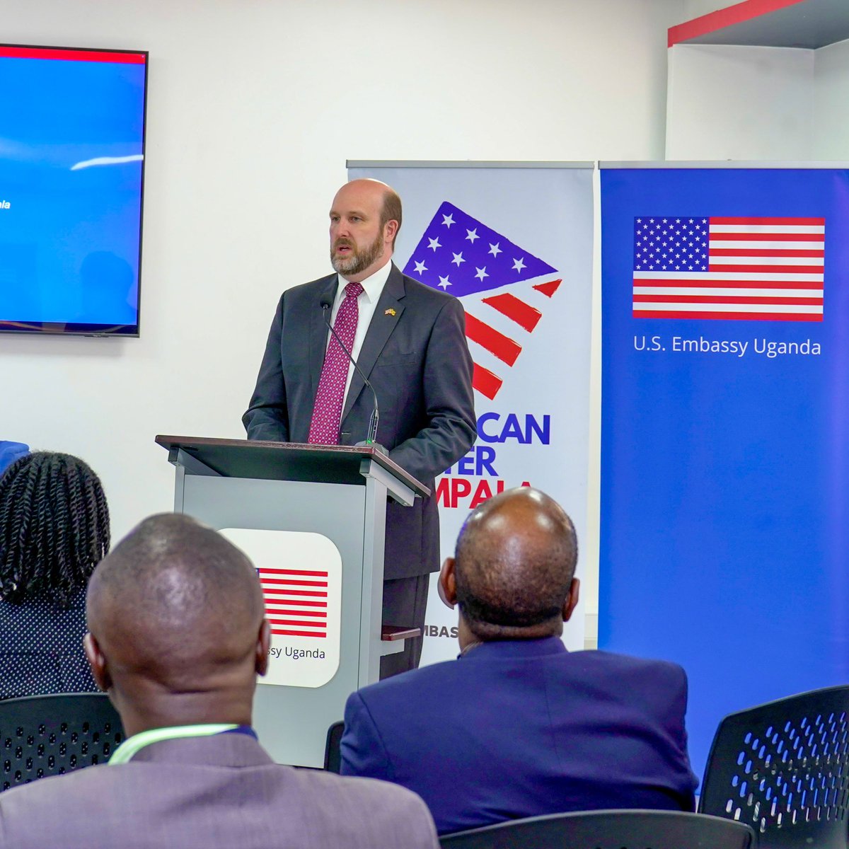 USEmbassyUganda's tweet image. #DYK: American and Ugandan institutions are partnering on groundbreaking research to reduce the burden and stop the spread of malaria. These collaborations advance our understanding of surveillance, drug resistance studies &amp;amp; vector control. Mosquitoes don't respect borders.