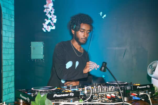 HeadnodSquad's tweet photo. The DMV's own Hochi Runs is taking over Songbyrd DC on May 22nd w/ Amal, Taylor Spenxer, &amp; Hunch🥡🏃🏿‍♂️

Forward thinking club music, community driven releases, and emerging artists bringing a unique sound.

A night of Bass, UKG, Afro Electronic, House, &amp; Techno. https://t.co/cegriysYMe