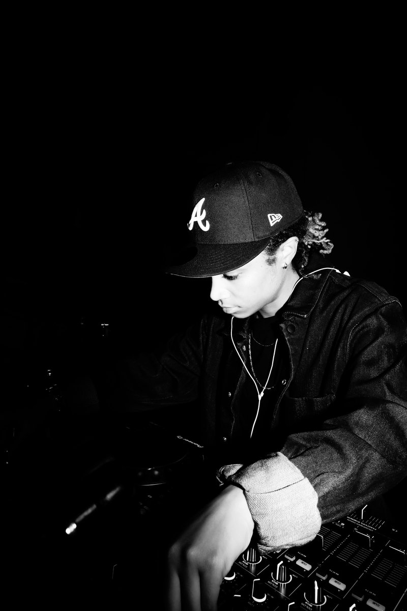 HeadnodSquad's tweet photo. The DMV's own Hochi Runs is taking over Songbyrd DC on May 22nd w/ Amal, Taylor Spenxer, &amp; Hunch🥡🏃🏿‍♂️

Forward thinking club music, community driven releases, and emerging artists bringing a unique sound.

A night of Bass, UKG, Afro Electronic, House, &amp; Techno. https://t.co/cegriysYMe