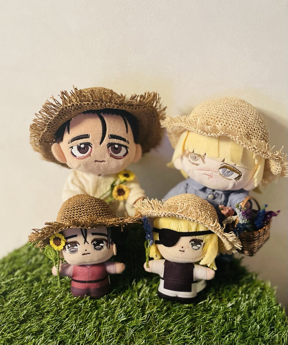 親子写真 ぷぬいたちの分もお帽子とお花を編みました (展ぬいたちは