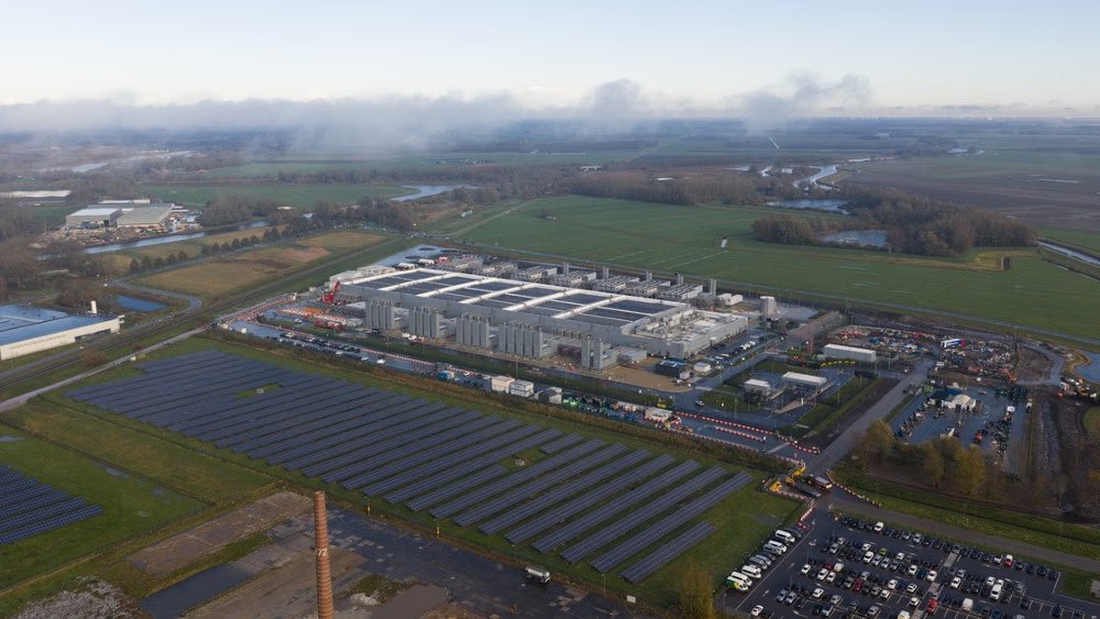 TaiyangNews's tweet image. Transatlantic investment group Pantheon Atlas LLC has announced plans to develop Pantheon AI, a €50 billion hyperscale #datacenter &amp;amp; innovation campus in #Croatia that's planned to be fully powered by onsite 500 MW #solar &amp;amp; 2 GW/8 GWh #batterystorage. taiyangnews.info/markets/croati…