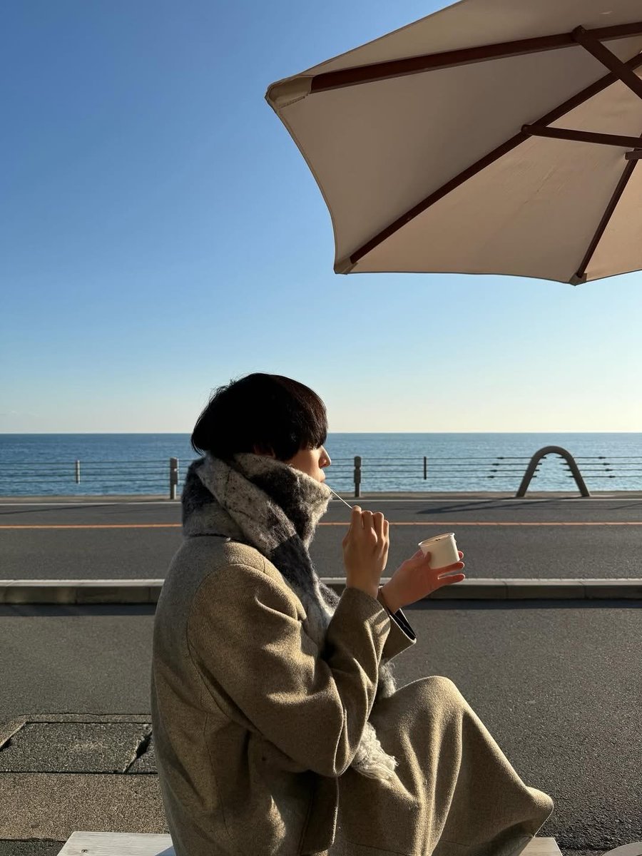 yursnho's tweet photo. Not waiting, just enjoying the view. https://t.co/YgzWpVaCYV