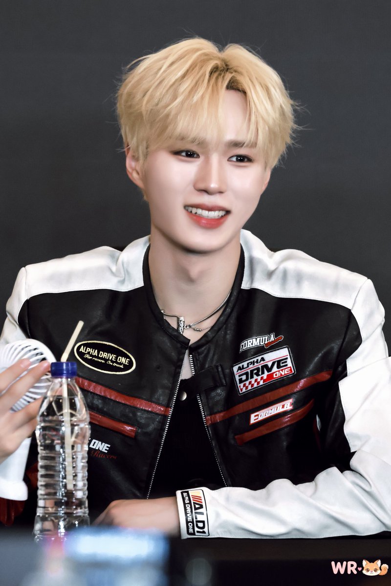 ranwang387163's tweet photo. 260425～北京签售
#김준서 #준서 #JUNSEO 
#ALPHADRIVEONE #알파드라이브원 #ALD1 https://t.co/pFVqkSC6T8