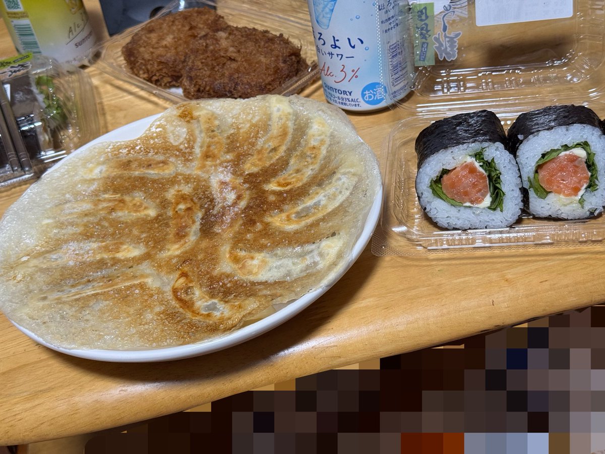 cham_556's tweet photo. サーモン巻き美味かった(*´﹃｀*) https://t.co/W5IEqsmgjY