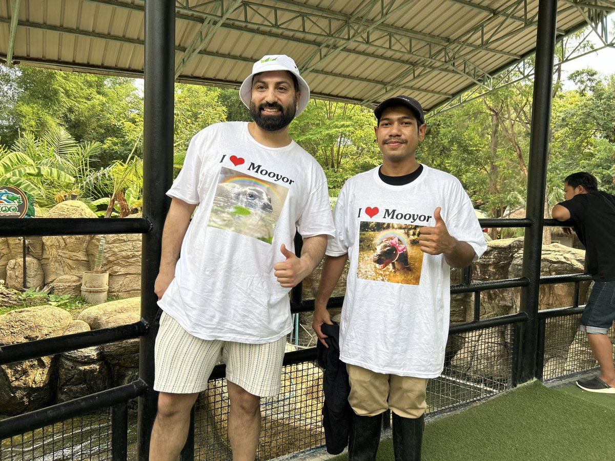 FRAGlitch's tweet photo. They getting ready to buy mooyor,
A new pygmy hippo whos name is about to be announced in exactly 13 hours and 46 minutes from now.
Position yourself now and buy mooyor,
Or fade it and buy highyor.

We sent team to the thailand zoo✅
Handed out shirts ✅
We made a fat donation to the zoo ✅
We did a pizza party for the staff ✅
This type of bag work u dont see anymore. Lock 🔒 in