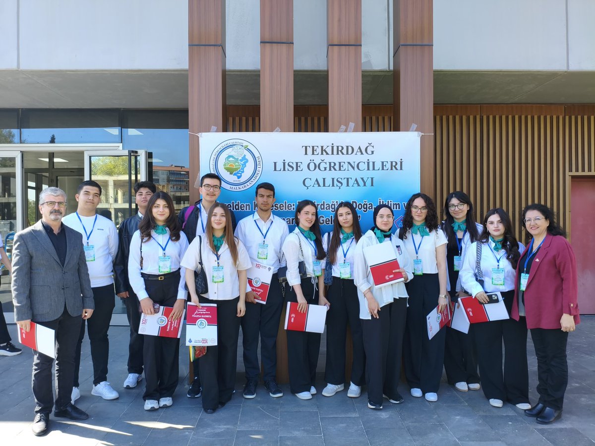 Cyal59's tweet photo. Malkara Anadolu Lisesi ev sahipliğinde düzenlenen "Yerelden Küresele Tekirdağ 'da Doğa İklim ve Marmara'nın Geleceği"  konulu Lise Öğrencileri Çalıytayına oniki öğrenci ile katıldık. Öğrencilerimiz dört bildiri ve iki poster sunumu yaparak okulumuzu başarıyla temsil ettiler. https://t.co/IVcj3EWmKj