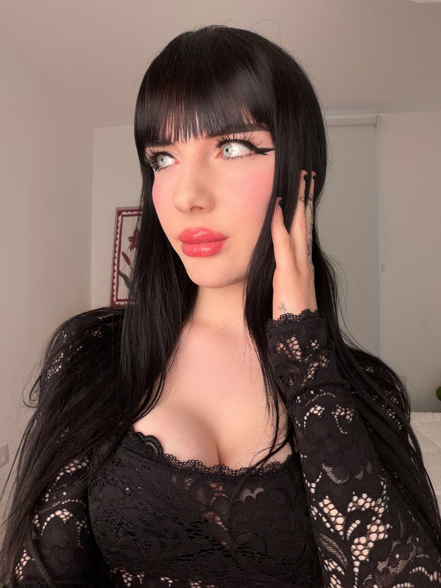 Winter 🖤 tweet media