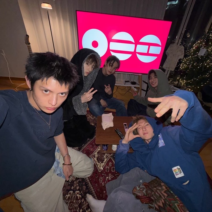 𓏲𝄢 tweet media