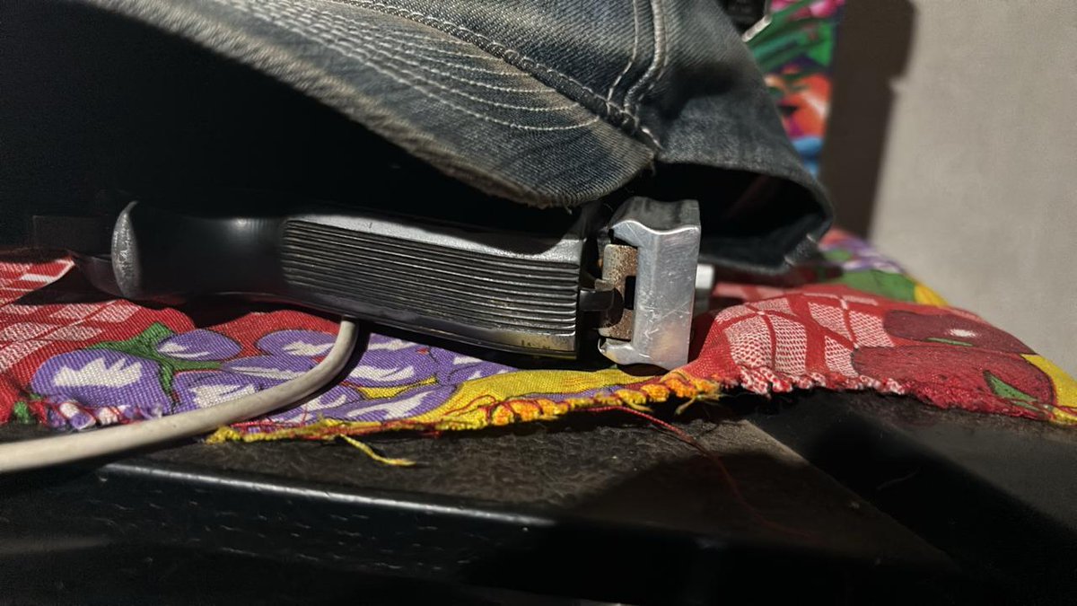 regionmasgt's tweet image. #MásNoticias | Siete allanamientos se realizan en inmuebles en Malacatán, Catarina y Tajumulco, San Marcos. 

Preliminarmente se reporta la captura de César P., presunto responsable del asesinato de un abogado ocurrido en 2025. Además, se incautó un arma de fuego y unas botas.