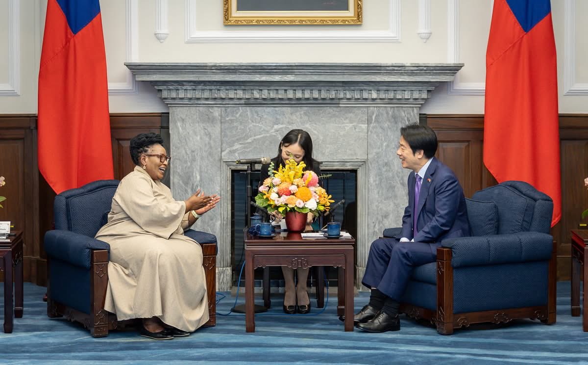 chia_lung's tweet image. Welcomed Deputy PM Thulisile Dladla of Eswatini to #Taiwan as King Mswati III’s special envoy. Taiwan and #Eswatini share a bond like family &amp;amp; stand together as steadfast allies. Coercion will not shake this friendship. We’ll keep deepening ties and standing together.