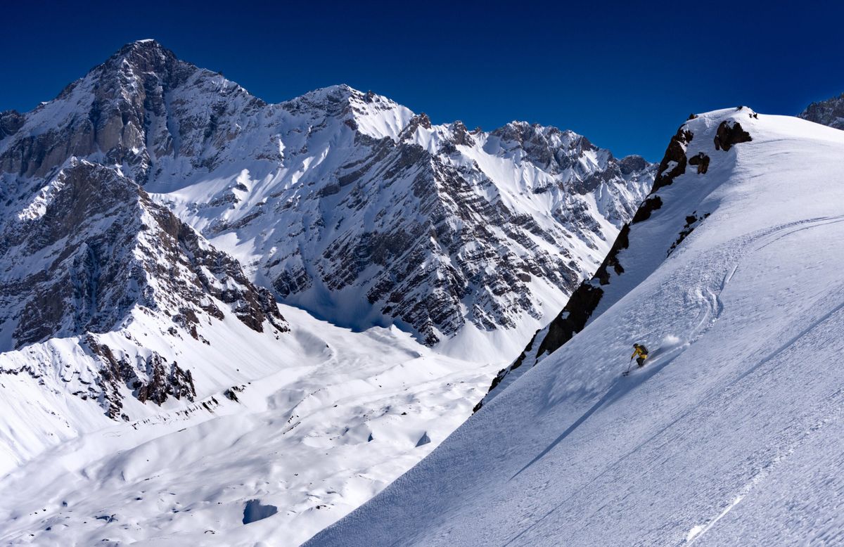 skimagonline's tweet photo. It's shaping up to be a powder heavy season in South America while Australia and New Zealand are looking to be high and dry. https://t.co/AMCLpH9vqq https://t.co/y3AL35hddg