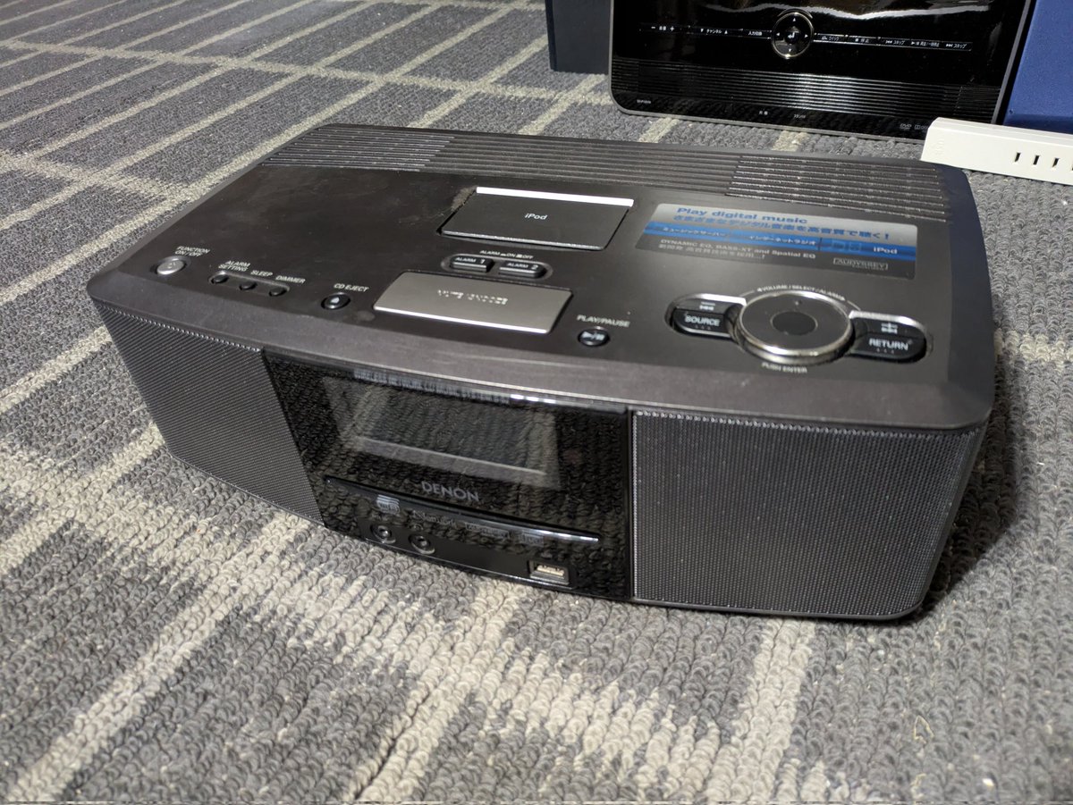 今回の落札品。DENONのネットワークミュージックシステムS-52。CD