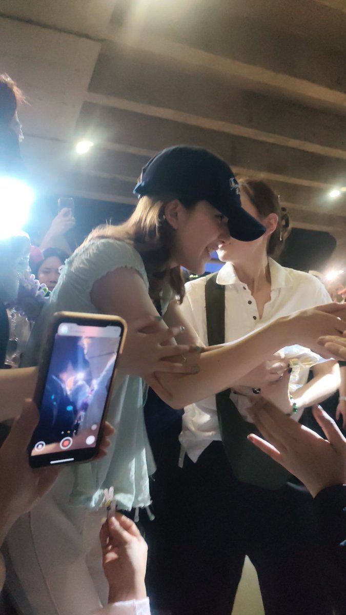nunapachock's tweet photo. ของขวัญวันสิ้นเดือนเมษายนของเรา🔥

STAY ROMANTIC BANGKOK CONCERT
#WelcomeZhaolusitoThailand
#จ้าวลู่ซือมาเสิร์ฟที่ไทยแล้ว 

#จ้าวลู่ซือ #赵露思 #Zhaolusi https://t.co/MUP4vgm4LG