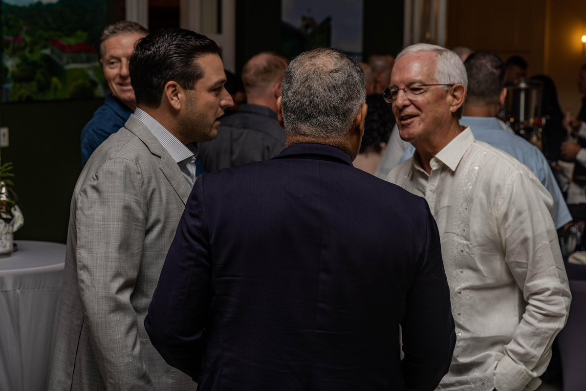 Recibí a una delegación de <a href="/NDU_EDU/">National Defense University</a>, liderada por el general Douglas Fraser, junto a nuestros socios panameños. Estos futuros líderes militares de alto nivel están adquiriendo valiosos conocimientos sobre cómo Estados Unidos y Panamá trabajan de la mano para impulsar la seguridad