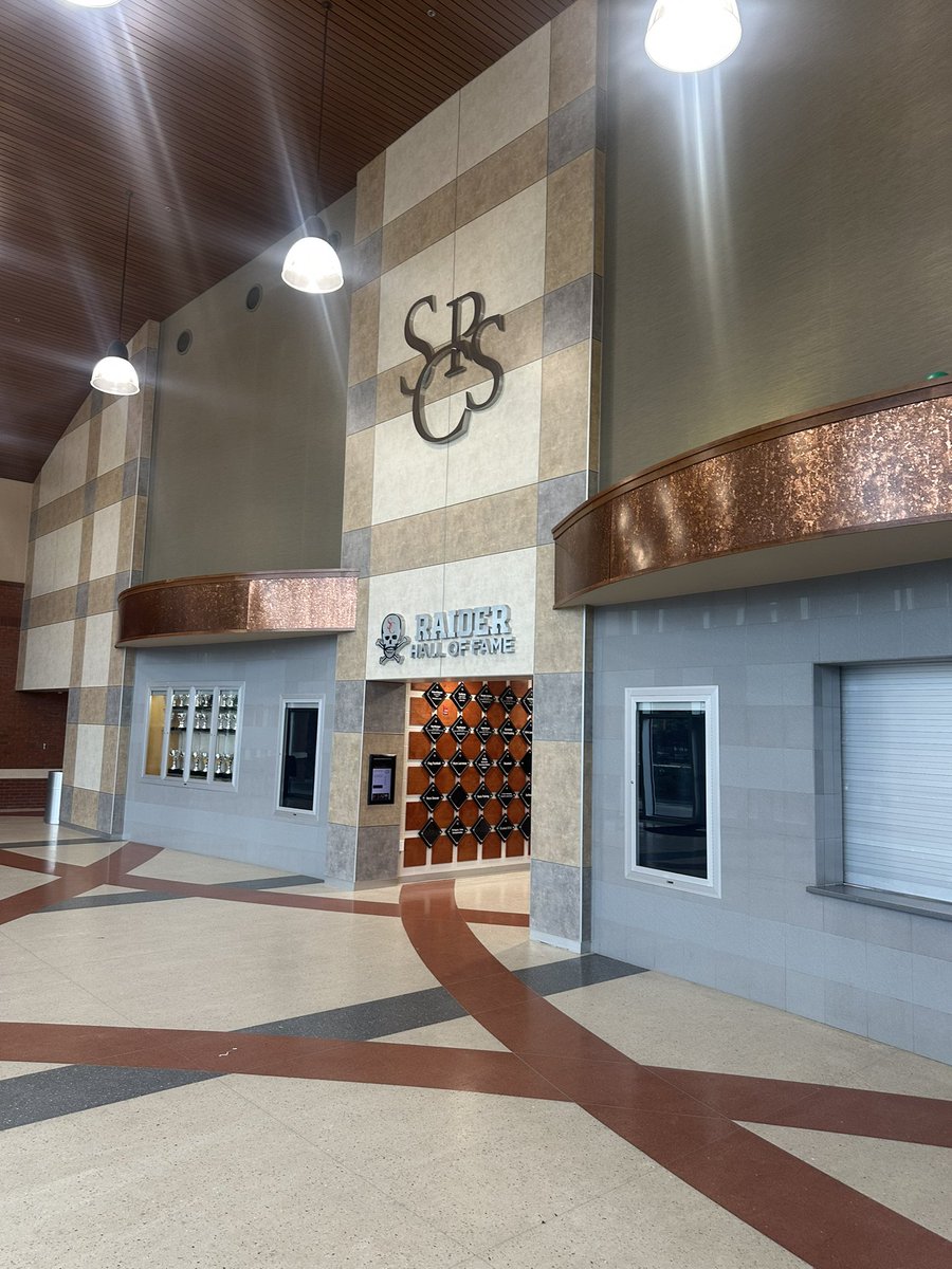 CoachHamp__'s tweet image. It was a pleasure to meet Coach @bobiewoodward the standard he has set for the football program at @SCPSAthletics is second to none!

Thank you for your time and effort today discussing potential future additions to @SCState_Fb #GoDogs