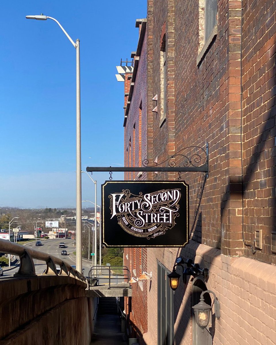tomek_biernat's tweet image. TBT | Forty Second Street 
🇺🇸 Knoxville, Tennessee
Hand lettering ✏️

#tbt #ThrowbackThursday #Tennessee #Knoxville #szyld #logo #usa #grafika #knoxvilletn #Sign #sketch #liternictwo #art #noai #signs #tn #rysunek #logodesign