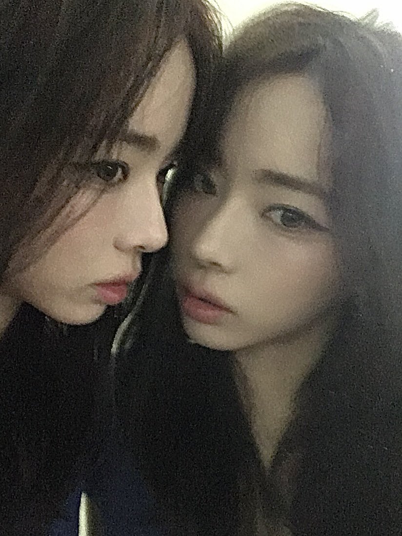 kimtdohee's tweet image. unnie selfcest!? @shuiemeow