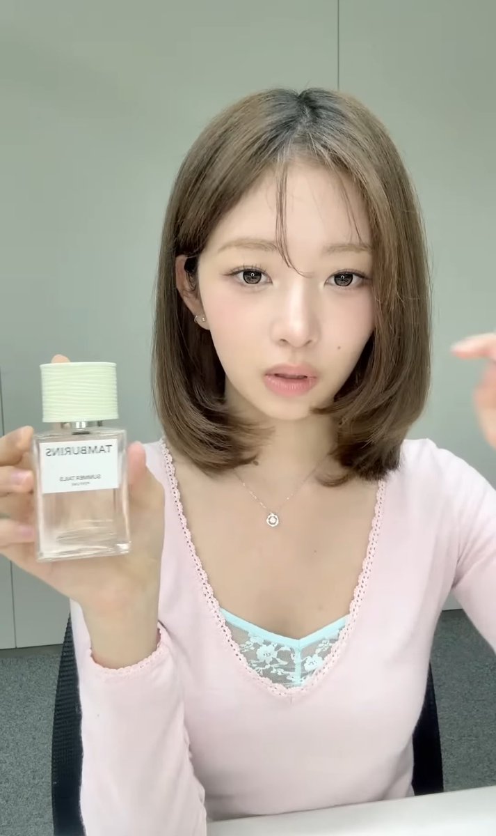 KMakeup_JoyFull's tweet photo. IVE レイちゃんが放送でつけていたのはスワロフスキーのネックレス✍️

最近もスワロ付けているアイドルが多くてカジュアル合わせの使い方が参考になる、可愛い🙆‍♀️ https://t.co/SqjWBXyoWd