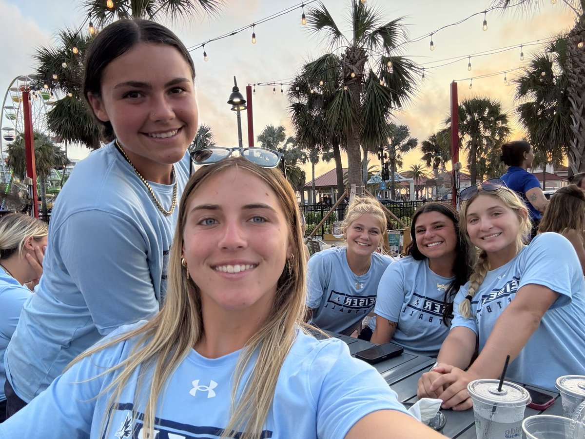 Day 1 in Clearwater for some post season softball!! 🌴☀️🥎

#defendthebeach