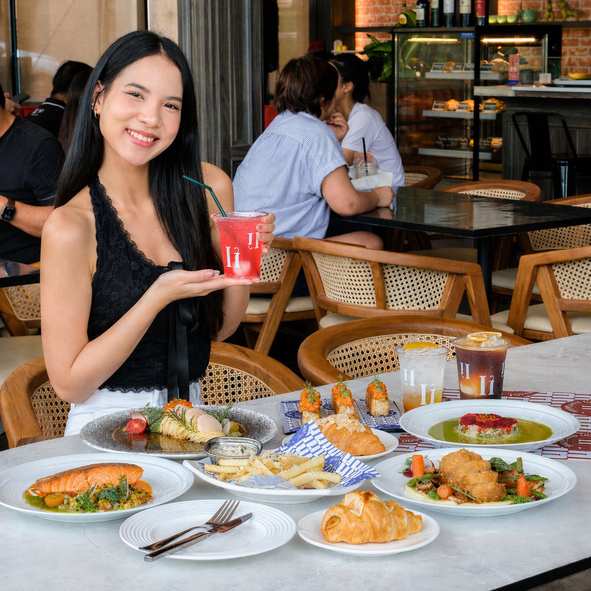 CafeStoryTH's tweet photo. 📍The Second BKK 🥗🍝🍽️🍹 กรุงเทพกรีฑา

ยกให้เป็น Hidden Gem เลย! กับร้านลับเปิดใหม่ที่ซ่อนตัวอยู่ใน สนามกอล์ฟกรุงเทพกรีฑา ที่ทำอาหารแนว European Fusion ออกมาได้โคตรว้าว! ทั้งรสชาติ ทั้งหน้าตาอาหารที่จัดตกแต่งได้สวยดูดีระดับ Fine Dining แต่ราคาคือดีต่อใจสุด🤩

ที่นี่คือ ‘The Second’ ร้านดังจากหาดใหญ่เขามาปักหมุดสาขา 3 เอาใจชาวกรุงเทพกรีฑาให้ฟินกันถึงที่ ใครสายกินน่าจะคุ้นชื่อ เพราะเขามีสาขาเสนานิคม 1 ด้วย ตัวร้านมาในสไตล์ Luxury Modern เรียบหรูปนอบอุ่น เน้นความโปร่งสบาย แถมมีพื้นที่กว้างขวางถึง 2 ชั้น จะมากับแฟน มากับแก๊งพื่อน มากับครอบครัวก็เอาอยู่หมด หรือชาวก๊วนตีกอล์ฟที่มาออกรอบ ก็แวะ Enjoy มื้ออร่อยได้ ไม่ต้องขับรถออกไปไหนไกลให้เสียฟีล แถมสาขานี้เขามีห้อง Private Karaoke ให้บริการด้วย เรียกได้ว่าเอาใจทุก Lifestyle จริง ๆ 

สายกินฟินแน่! กับรสสัมผัสที่ “ใช่” ใน “ไวบ์ใหม่“ ที่คงรสชาติ Original ไว้ครบ! โดยเมนูที่นี่จะเป็นแนว Casual Dining สไตล์ “European Fusion“ ที่รังสรรค์อย่างพิถีพิถันและใส่ใจทุกรายละเอียด ตั้งแต่การเลือกสรรวัตถุดิบ บางรายการส่งตรงจากหาดใหญ่เลย แถมรสชาติเข้มข้นจัดจ้านเป็นเอกลักษณ์ที่ถูกปากทุกวัย เข้าถึงง่ายทุกจาน การันตีฝีมือโดยเชฟวริทธิ์ ชัยมงคลานนท์ หนึ่งในผู้แข่งขันรายการ STAR CHEF THAILAND ที่สำคัญอย่าเพิ่งคิดว่าอยู่ในสนามกอล์ฟแล้วจะแพง! เพราะราคาน่ารักเกินเรื่อง เริ่มแค่หลักร้อยต้น ๆ เท่านั้น 

เมนู Highly Recommend ที่มาแล้วต้องสั่ง 👇

🍽️The Second Toast : โชกุปังกรอบ หอมเนย ท็อปด้วยแซลมอนคลุกกับสไปซี่มาโยรสชาติจัดจ้านลงตัว

🍽️ Scallop and Squid Tartare : MVP ตัวจริง หอยเชลล์ฮอกไกโด+ปลาหมึกกระดองสดจากสงขลา เนื้อหวาน ไม่คาว เข้ากันได้ดีกับรสจัดจ้านของซอสซีฟู้ดวาซาบิ

 🍝The Second Cold Pasta : พาสต้าเย็นซอสคอมบุ ท็อปด้วยโฮตาเตะสดเนื้อหวาน มาพร้อมกลิ่นหอมและรสเปรี้ยวนิด ๆ จากยูสุ ตัดด้วยรสเผ็ดซ่าเบา ๆ ของวาซาบิดอง ทานแล้วสดชื่นมาก!

นอกจากนี้เรายังได้ลองเมนู Fries with Truffle Mayonnaise 🍟, The Second Salad 🥗, Chicken Roulade with Brandy Cream Sauce 🍽️, Salmon Steak with Dill Salsa 🍽️, Sausage Croissant Roll, Almond Croissant ปิดท้ายด้วย Yuzu Frappe🍊, Rachel 🍑และ Marry Meet Me 🍹

เป็นอีกหนึ่งพิกัดที่เช็คอินแล้วได้ครบทุกโมเมนต์จริง ๆ ทั้งบรรยากาศ อาหารอร่อย ราคาเป็นมิตร แถมไวบ์ดีขนาดนี้ ไม่ไปไม่ได้แล้วปะ! 🥳

🗺️ พิกัด: สนามกอล์ฟกรุงเทพกรีฑา ถนนกรุงเทพกรีฑา แขวงหัวหมาก เขตบางกะปิ กรุงเทพมหานคร (ติดกับสนามไดรฟ์) 
🗺️The Second กรุงเทพกรีฑา - https://t.co/u2LABwEULk