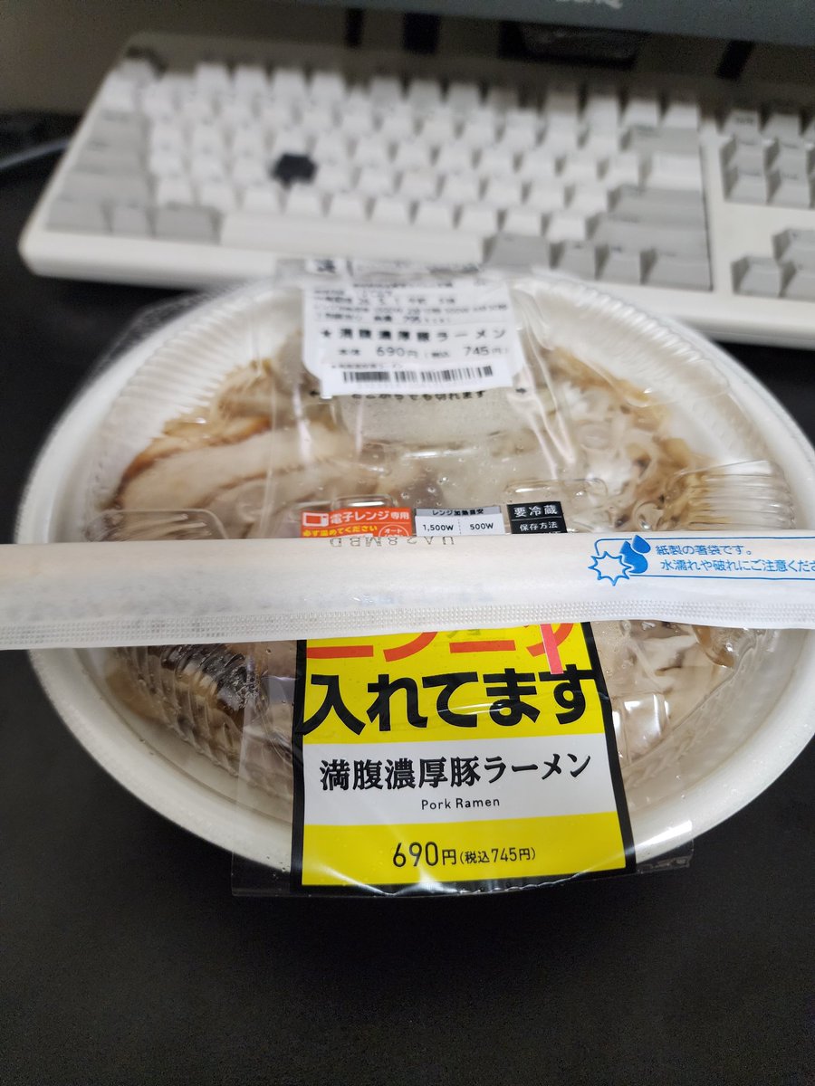 若干割れた壺 tweet media