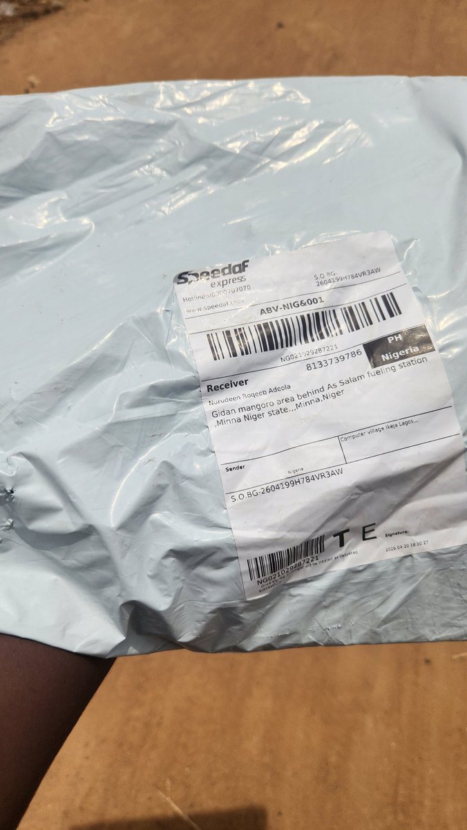 Nurudeen Roqeeb 🇨🇦 |Brand designer& Strategist tweet media