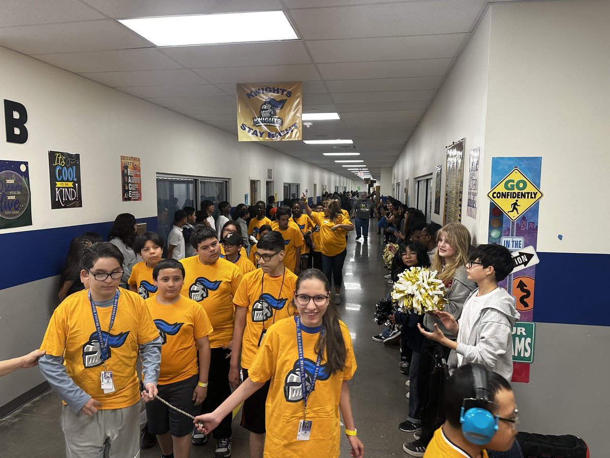 NuriRobles1's tweet photo. Knights are UNIDOS ready! Our athletes are ready to shine! #KnightNation #EPISD #ItStartsWithUs @ELPASO_ISD https://t.co/EbcjERNZZZ