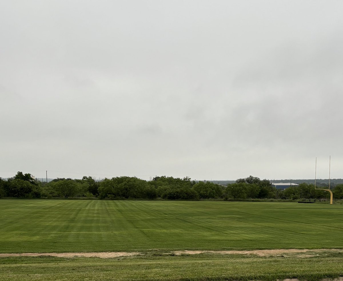 CoachDannyV1's tweet image. Almost that Time!!! Practice fields looking 👀 great! I can smell football 🏈 in the air!!
💪🏼👊🏼🐾🐾🐾
#tpw
#dawgs