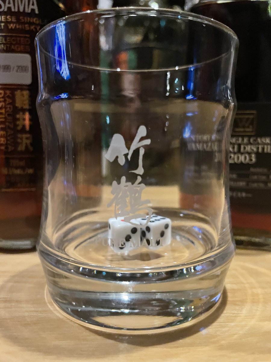 BAR fishborn 北海道帯広市のジャパニーズウイスキーが1000種類以上もある変なBAR tweet media