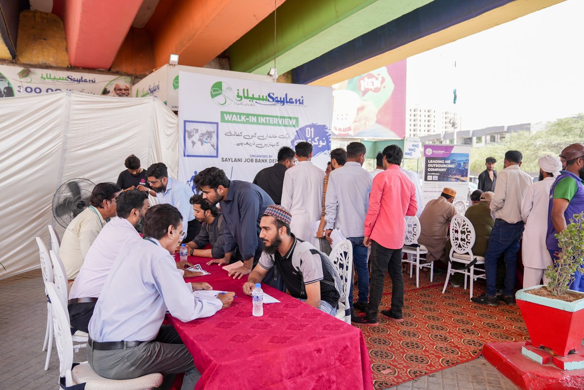 OfficialSwit's tweet image. Today, Saylani Welfare successfully organized a Job Fair at Millennium Mall, creating opportunities for countless job seekers.

From fresh graduates to experienced professionals, many individuals connected with employers and explored real career opportunities.

#JobFair #Jobs