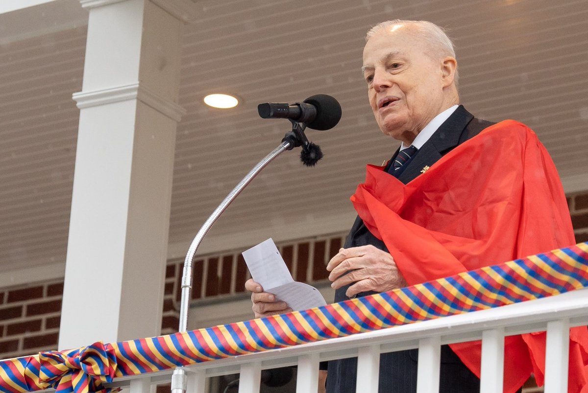 CasaImperialBR's tweet photo. 🏫 Herndon (Estados Unidos), 25/4. O Príncipe Dom Bertrand de Orleans e Bragança, Chefe da Casa Imperial do Brasil, assistiu à inauguração de novo prédio da Academia St. Louis de Montfort.

📸 Michael Gorre

➡️ https://t.co/QhFPjzgg9q https://t.co/BacevkayfH