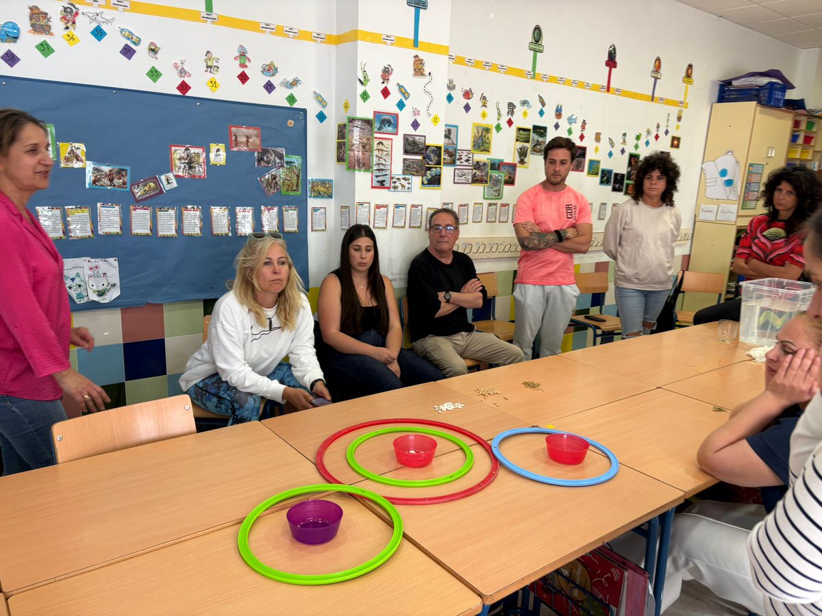 csicenlaescuela's tweet photo. Sesión de dinamización del Programa en Cádiz, realizada por nuestra embajadora Mercedes Díaz Fuentes, en las instalaciones del CPR “Salado-Breña”, con docentes de El Palmar, La Muela y Los Naveros. 
@educaciongob https://t.co/uSldqclivt