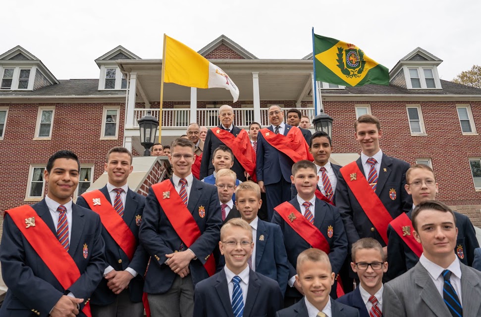 CasaImperialBR's tweet photo. 🏫 Herndon (Estados Unidos), 25/4. O Príncipe Dom Bertrand de Orleans e Bragança, Chefe da Casa Imperial do Brasil, assistiu à inauguração de novo prédio da Academia St. Louis de Montfort.

📸 Michael Gorre

➡️ https://t.co/QhFPjzgg9q https://t.co/BacevkayfH