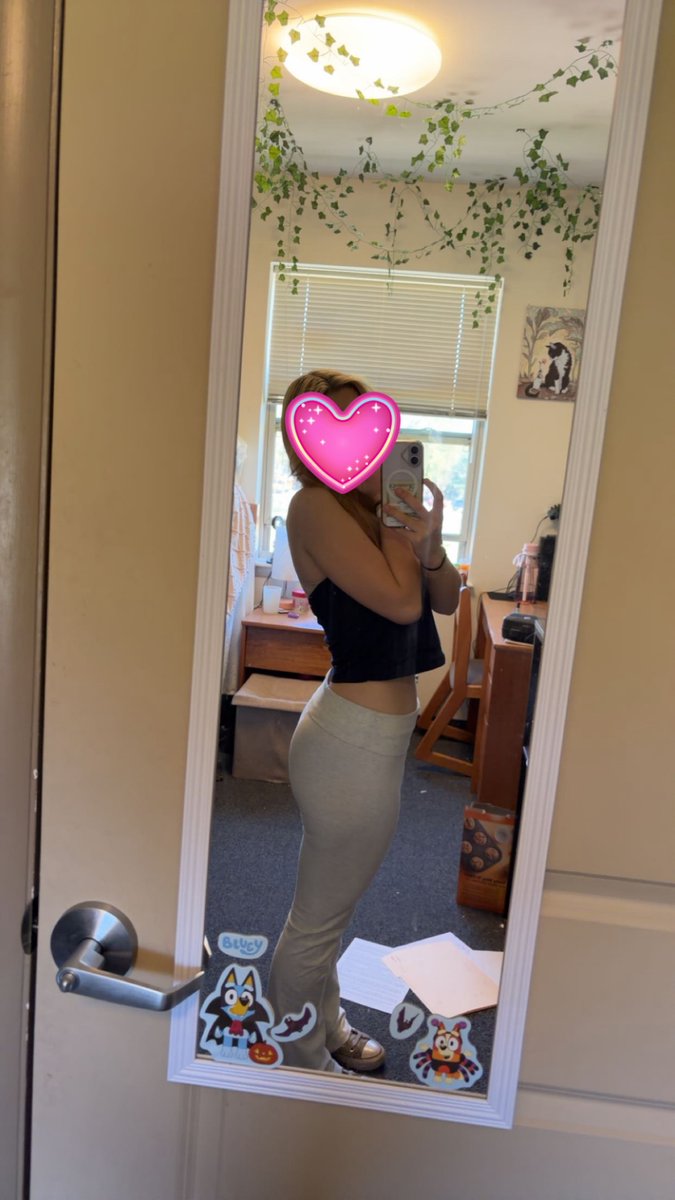 Frivyxx's tweet photo. some days i feel skinnier then i look. Had to remind myself im fat as shit by typing measurements into the body builder website 😭 https://t.co/n5Ev3kC6QJ