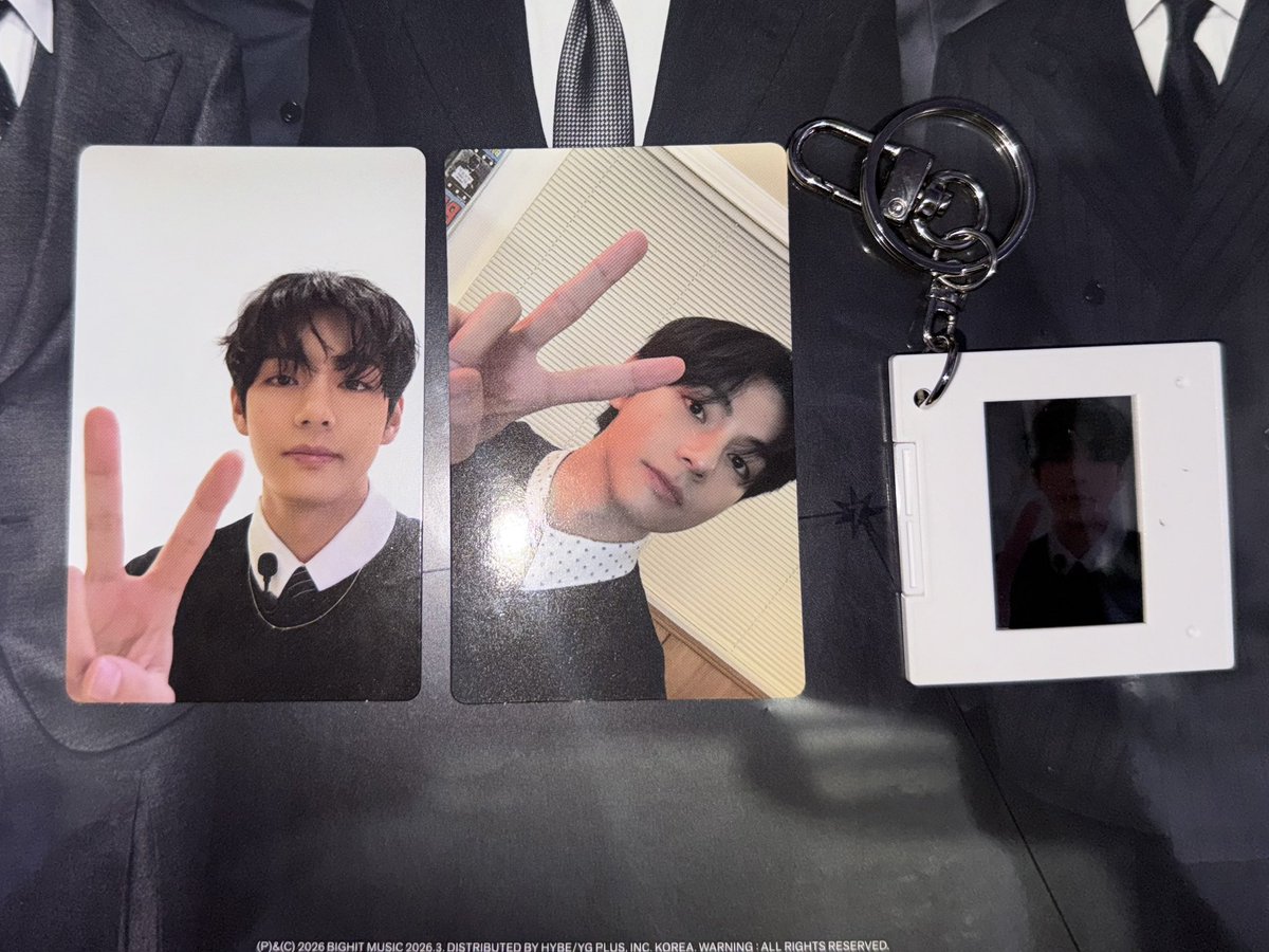 chescart_'s tweet photo. wts lfb ph onhand

bts arirang weverse pob pc
- pob a + pob b + keyring (except jimin set)
- taekook: 550 per set
- jimin set: 470 (no keyring)
- (+10 pf toploader for both pcs)

taehyung tae v jungkook jk jimin jm photocard pre order benefit wev pob https://t.co/OSbHSUgzzm