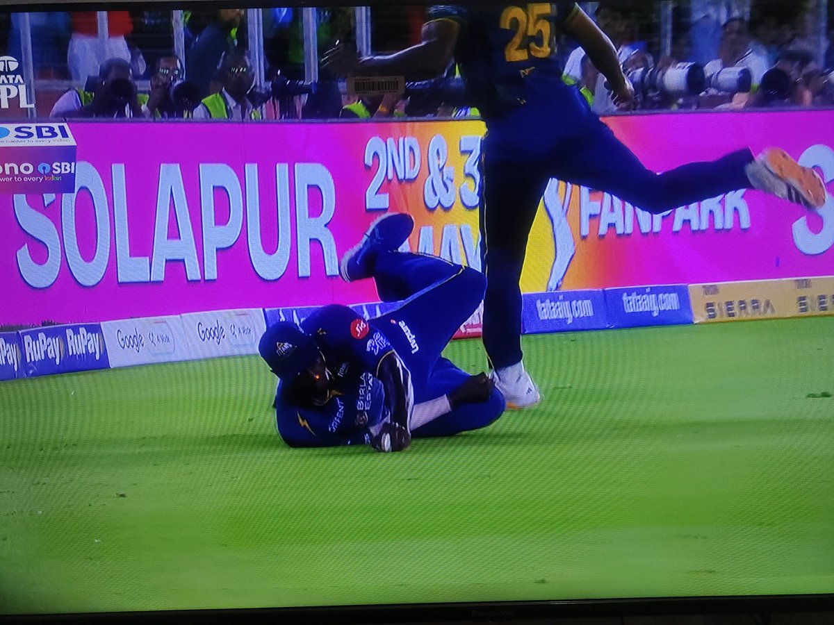 The ball was clearly looking grounded 
Well paid Gujarat Titans, taking full advantage of home game 👏