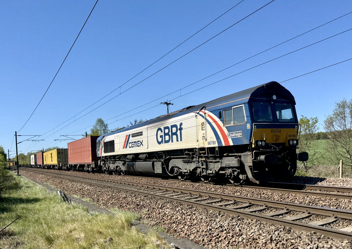 pdiddywoodcock's tweet image. 66780 at Crofton on todays 4L08 Europort - Gateway #class66