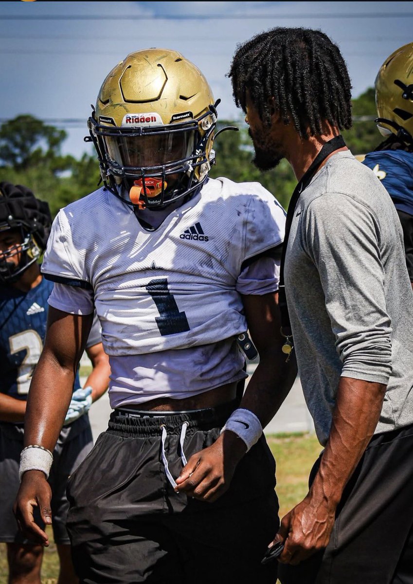 SaintsFootbaII's tweet photo. Stacking the days !! Day 3 ✅ https://t.co/Bq3CgWCe0B