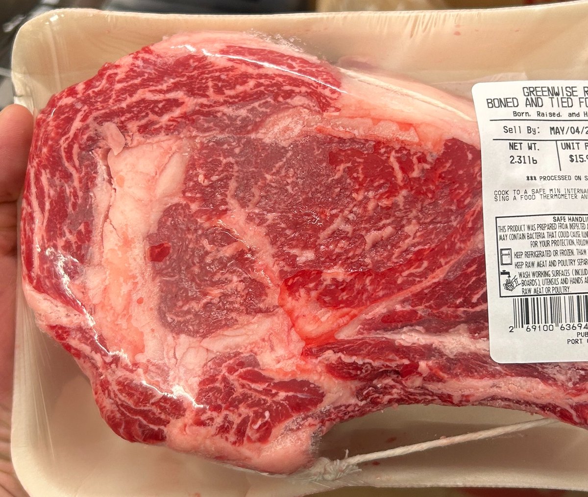 DonV33per's tweet photo. Can’t pass up prime meat for 15/lb https://t.co/II8c6OkXCf