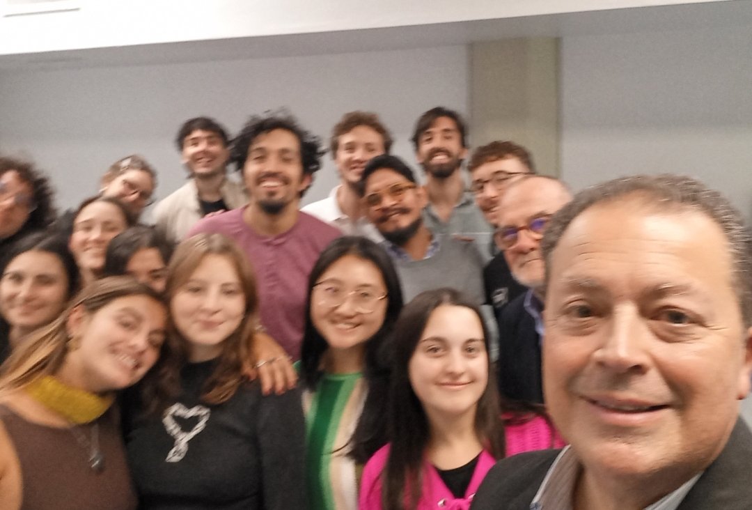 DrJorgeMalena's tweet photo. 👌 Fue grato dar una clase sobre la actualidad de #China para los alumnos de Periodismo de la @UCA_Oficial.
✔️Conocer sobre el gigante asiático es una tarea impostergable para los comunicadores sociales. https://t.co/j2g0l597ba