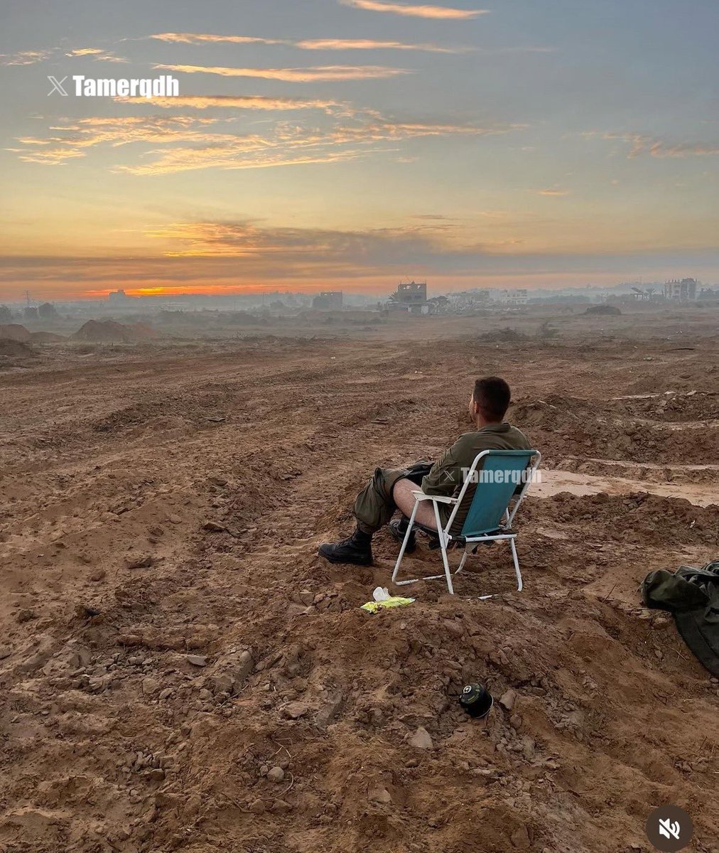 Israeli soldier j*rking off to Gaza sights

This is a real photo uploaded by the IDF.
