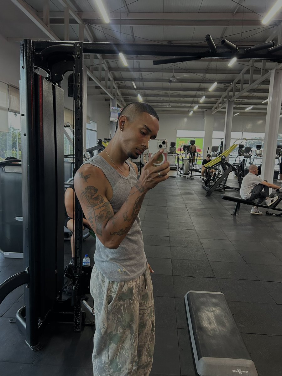 Nicolasdel05's tweet photo. Jueves de gym https://t.co/fQIGSjPzGX