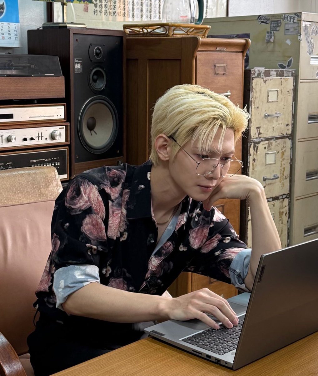 𝚟𝚒𝚗🏴‍☠️slow tweet media