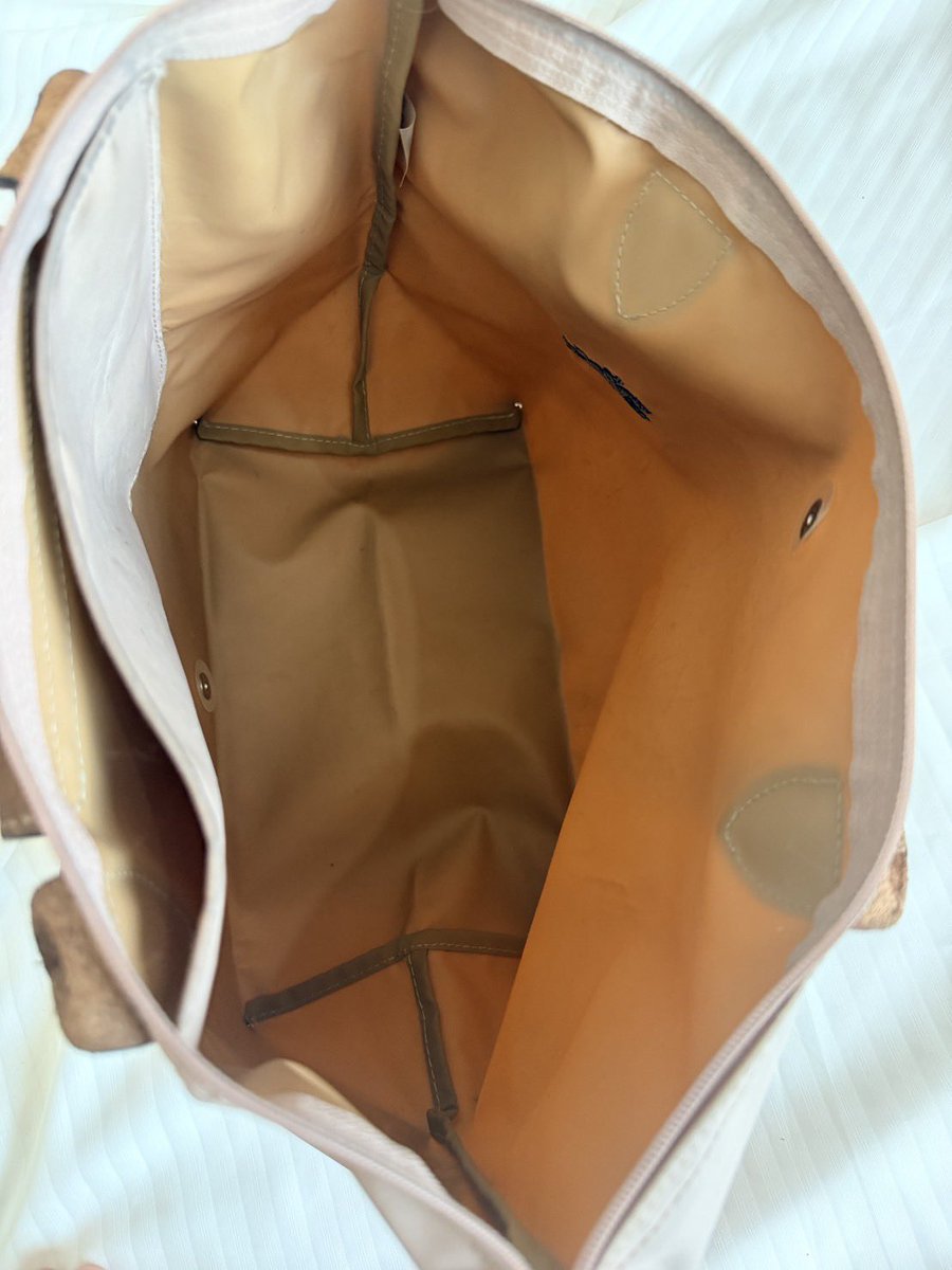 bags@2——— tweet media