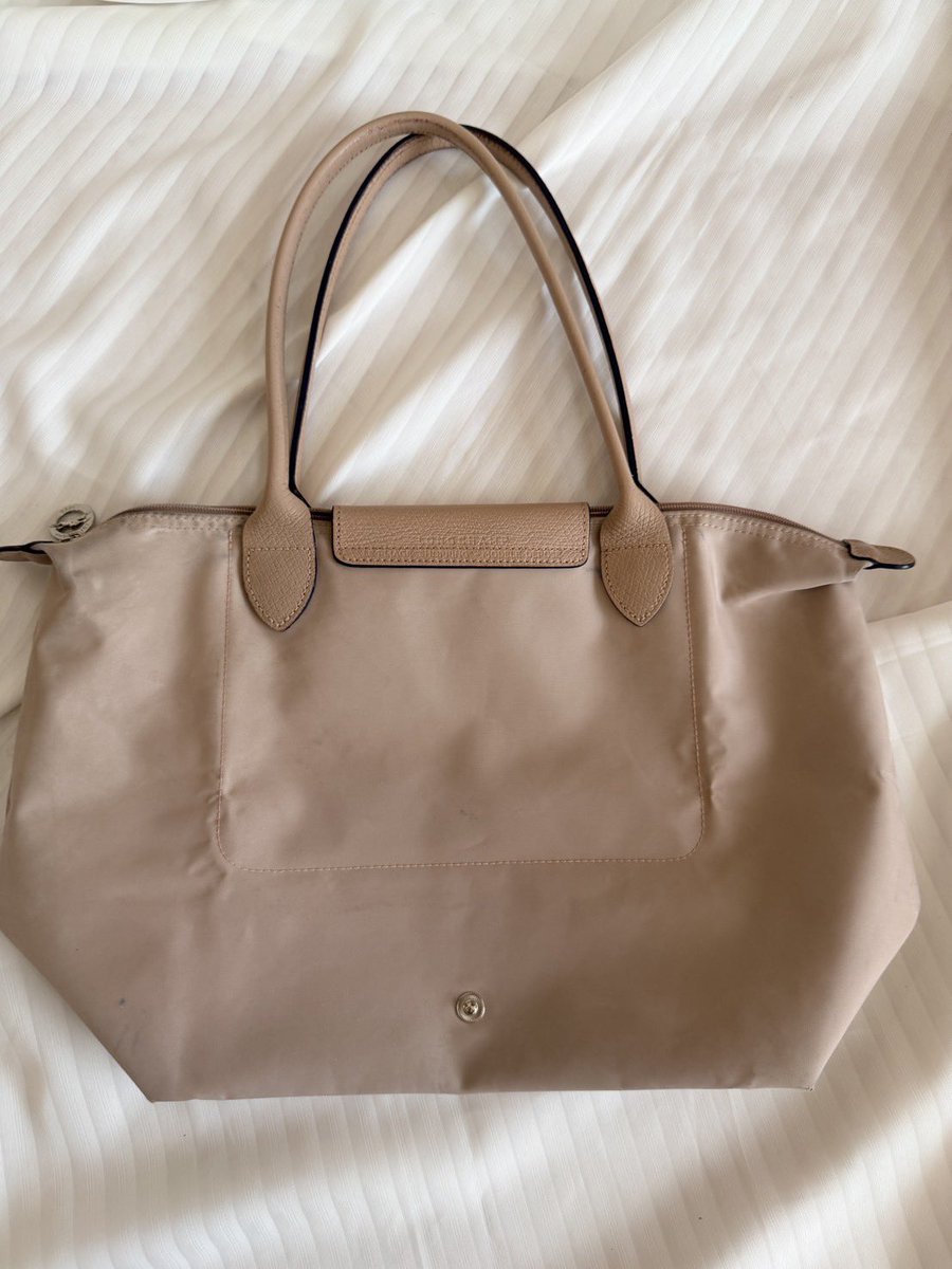 bags@2——— tweet media