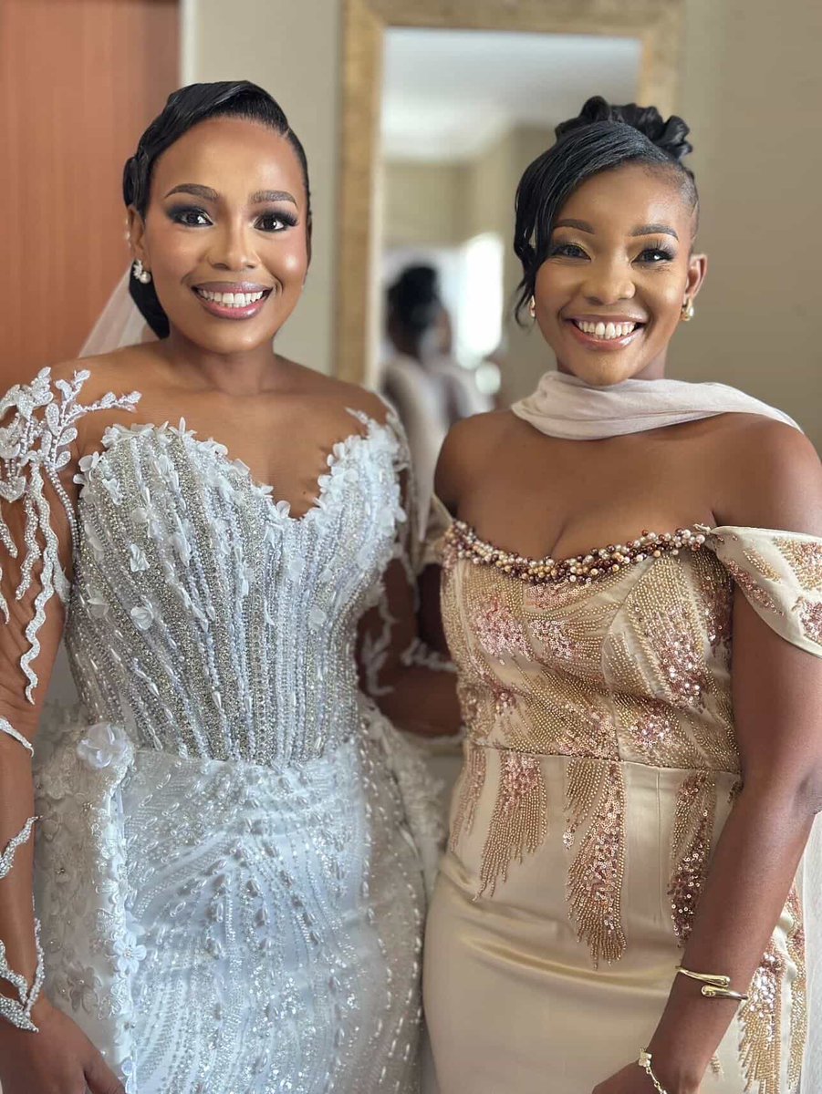Rorisang_Thage's tweet photo. Bridal squad of my dreams❤️🥹
My dress was designed &amp; made by Allua_Bridal on Instagram. https://t.co/OOFKOCMh3q
